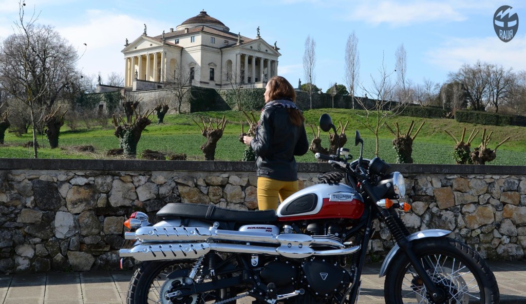 DONNE CHE AMANO LE MOTO